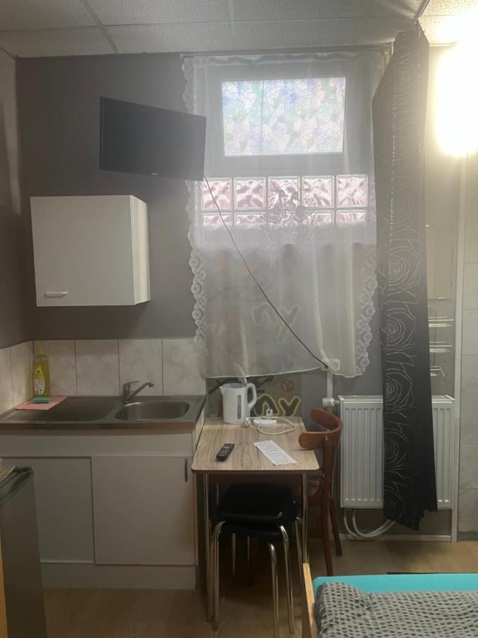 Hipokratios 3 Zimmer Mit Gemeinschaft Wc Фюрт Экстерьер фото